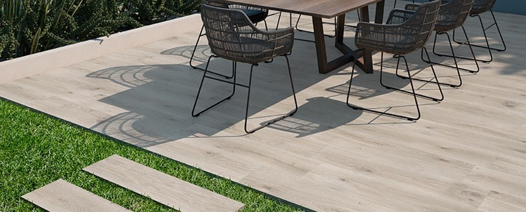 suelos-de-exterior-antideslizantes-terraza-efecto-madera