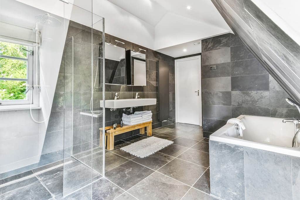 reformas-de-baños-en-valencia-baño-tonos-grises